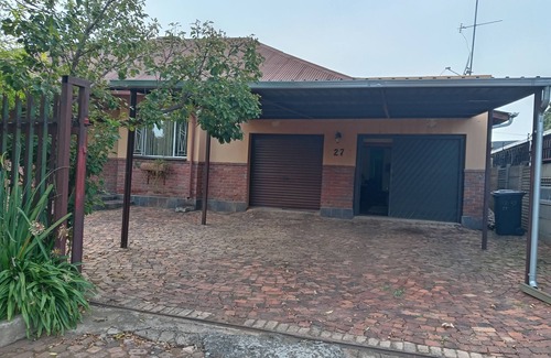 Ekurhuleni Apartment | Cool 1-bedroom apartment in Brakpan