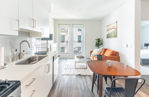 Wilshire Apartment | Cool 1BR Apartment in in LA Near Downtown