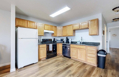 Brighton Apartment | Cool 2-Bed Condo Patio & Parking in Brighton near DIA and easy access to Denver