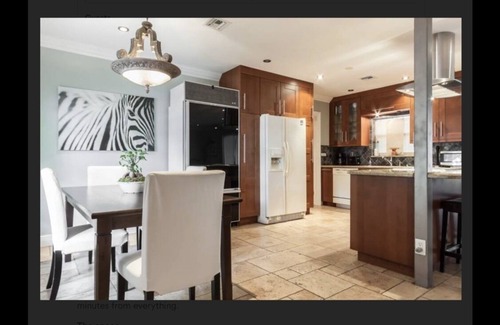Santa Barbara Estates House | Cool Comfortable 4 BR/2 BA 7mins Walk to Beach, Hot Tub, Restr, Bars Golfing etc