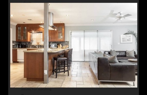 Santa Barbara Estates House | Cool Comfortable 4 BR/2 BA 7mins Walk to Beach, Hot Tub, Restr, Bars Golfing etc