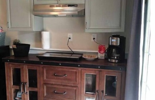 White Center House | Cool & cozy city retreat -15 min drive to Seattle!