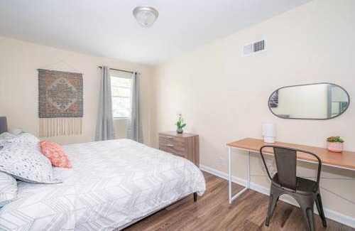 Durham Apartment | *Cool Crib * King Bed * Long Term Stays * Duke*