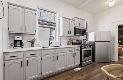 East Central House | Cool Historic Remodel, 5 min walk to the U