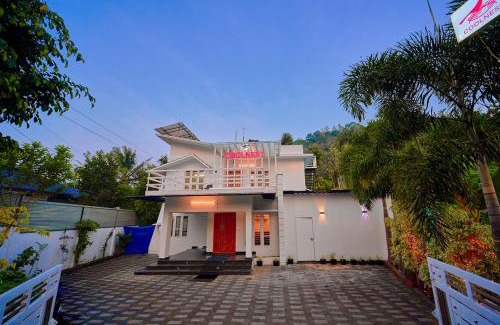 Devikolam Bed & Breakfast | Cool Nest 5 BR Pool Villa Munnar by VOYE HOMES