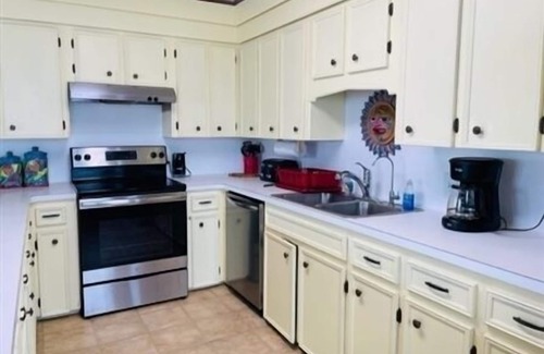 Port Mansfield House | Cool Off with Private Pool! 3 Bedroom, 2 Bathroom. Sleep 12