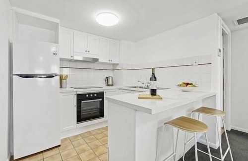 Coolangatta Apartment | Coolangatta Beach, Calypso Resort, Sleeps 6 at Oaks Gold Coast Calypso Resort