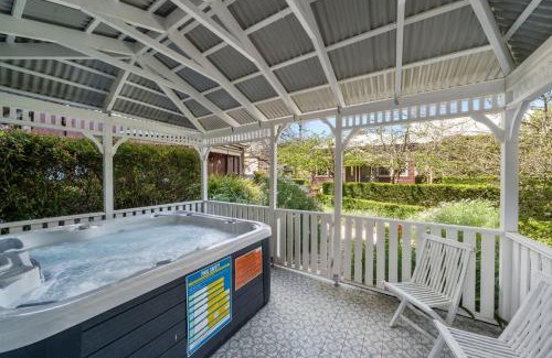 Katoomba House | Coolangatta House and Studio