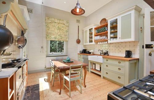 Katoomba House | Coolangatta House and Studio
