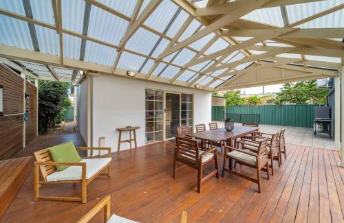West Croydon Villa | Coopers Cottage - Private Pool with Guest House
