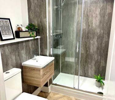 Waterloo Apartment | Copper Suite - 2Bed Elegance - Parking