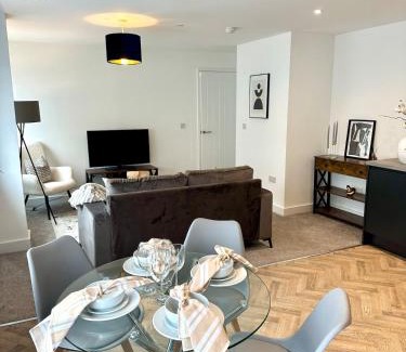 Waterloo Apartment | Copper Suite - 2Bed Elegance - Parking