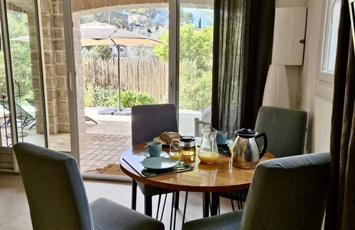 Vallauris Apartment | Coquettish and quiet downstairs 3-room villa in a green setting