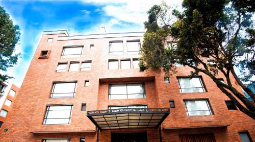 La Gran Via Apartment | Cora 96 Street Apartments