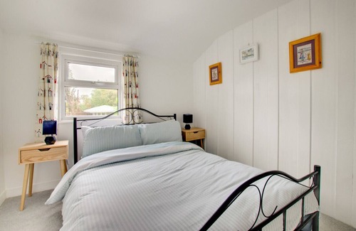 Kessingland House | Coral Cottage - Two Bedroom House, Sleeps 4