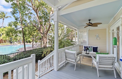 Key West House | Coral Oasis – Spacious 3BR Retreat, Shared Pool, Dog Friendly, Parking, Minutes to Downtown Key West