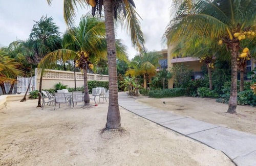 West Bay Apartment | Coral Sand By The Beach, West Bay