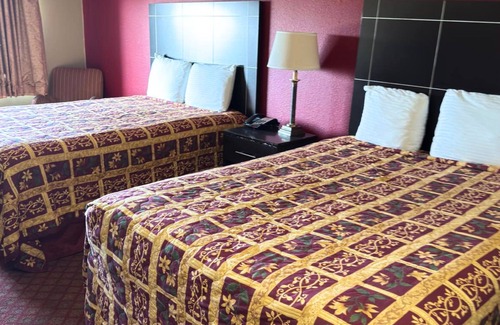Oklahoma City Hotel | Coratel Inn & Suites Santa Fe OKC Deluxe 2 Double Beds Smoking