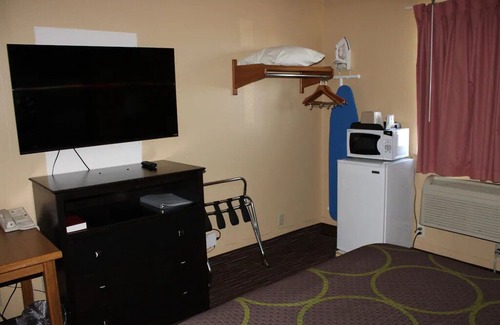 Stillwater Hotel | Coratel Inn & Suites Stillwater - 1 King Bed Non-Smoking