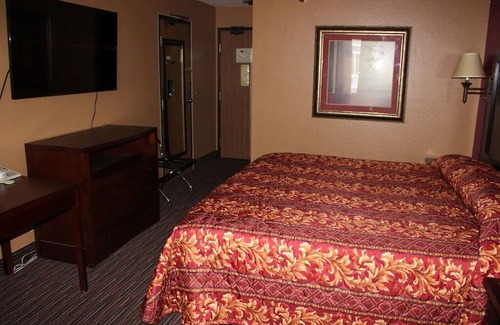 Stillwater Hotel | Coratel Inn & Suites Stillwater - Deluxe 1 King Bed Non-Smoking