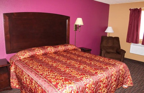 Stillwater Hotel | Coratel Inn & Suites Stillwater - Standard 1 King Bed Non-Smoking