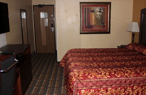 Stillwater Hotel | Coratel Inn & Suites Stillwater - Standard 1 King Bed Non-Smoking