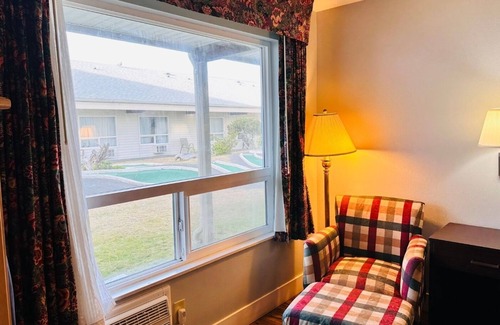 Ocean Shores Hotel | Coratel Inn & Suites By Jasper Ocean Shores - Standard 1 Queen Bed Non Smoking