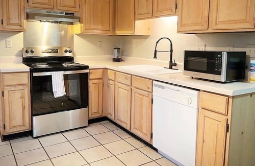 Cordova House | Cordova! Modern 3BR, Hot tub&bbq
