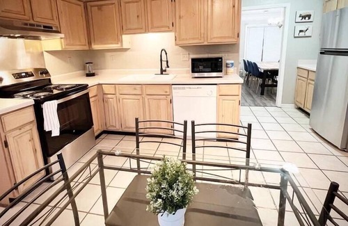Cordova House | Cordova! Modern 3BR, Hot tub&bbq