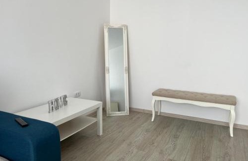 Tractorul Apartment | Coresi Grandis Residence 15