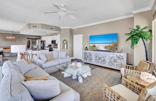 Thomas Drive Condo | ☀️Corner Condoa~ Gulf Front ~ Remodeled ~ 2 Pools ~ 3BR Gulf Crest 2107A