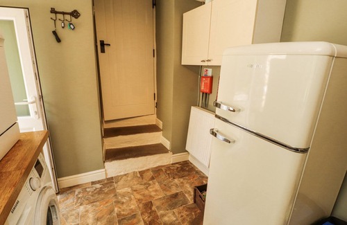 Ingleton Cottage | CORNER COTTAGE, pet friendly, character holiday cottage in Ingleton