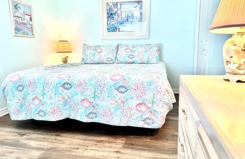 Crystal Beach House | Corner of Paradise Beach View Pool