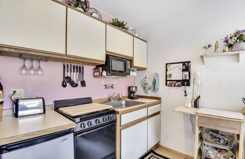 Frisco Condo | Corner studio near Main Street.