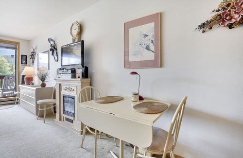 Frisco Condo | Corner studio near Main Street.