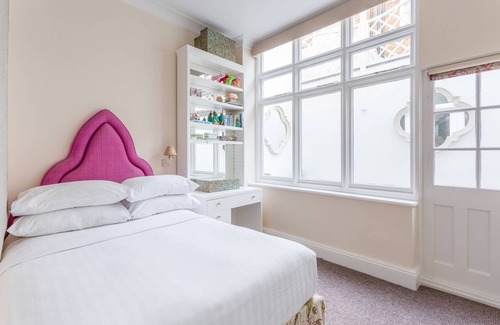 Queen's Gate Apartment | Cornwall Gardens XX by onefinestay