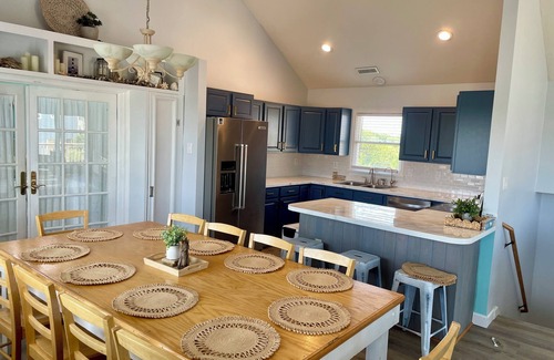 Carova Beach House | “COROLLA IS CALLING” 4X4 Area ,Pool/Hot Tub, Wild horses right in your backyard!