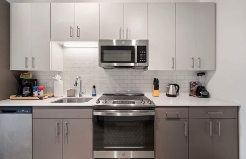 River North Hotel | Corporate-Friendly 4BR Stylish & Central