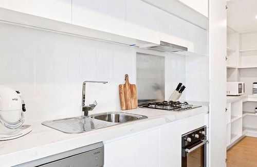 Port Melbourne Apartment | Corporate Keys Premier 2 Bedroom in The Hamptons
