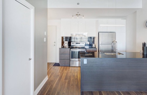 Brossard Apartment | Corporate Stays | Lumeo | Modern 1BR