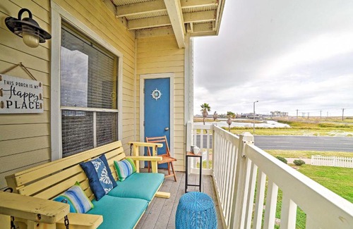 Corpus Christi Apartment | Corpus Christi Resort Condo - Walk to Beach!