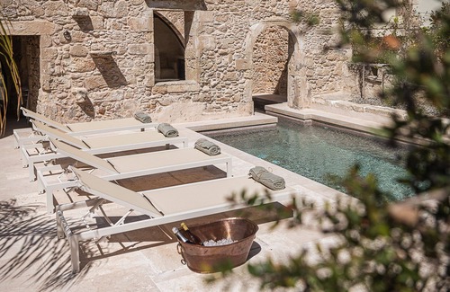 Kaliviani Villa | Corte Interna, free heated pool