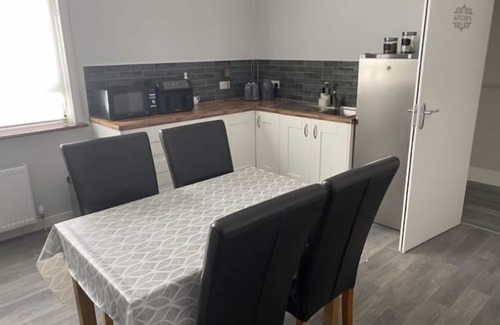 Roscoe Apartment | Cortoon Inn, Double Room 6 (1 DBL)