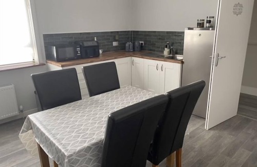 Roscoe Apartment | Cortoon Inn, Double Room 7 (1 DBL)