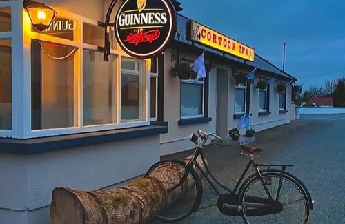 Roscoe Apartment | Cortoon Inn, Double Room 7 (1 DBL)