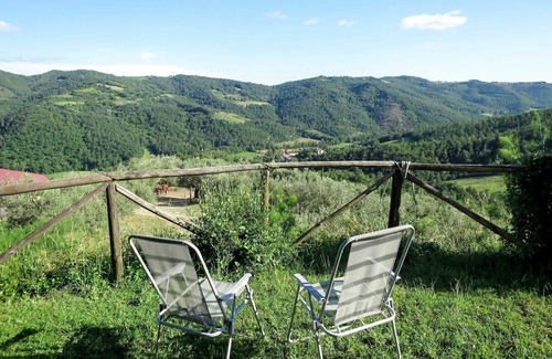 Monte Santa Maria Tiberina Apartment | Cosy apartment for 2 guests with WIFI, pool, pets allowed and parking