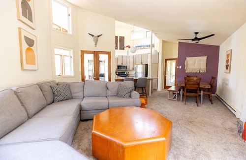 Sunset Ridge Cabin | Cosmic Cabin at Devil's Thumb 15mins from Winter Park