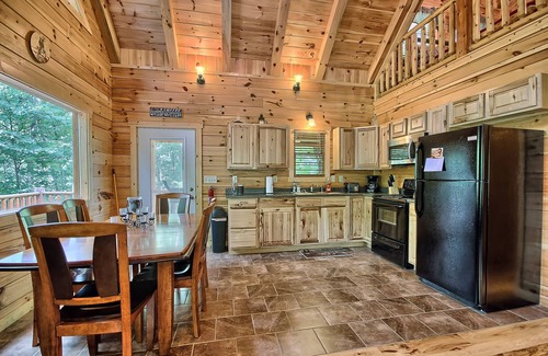 Logan Cabin | Cospetto - Lovely Log Lodge in the Hocking Hills