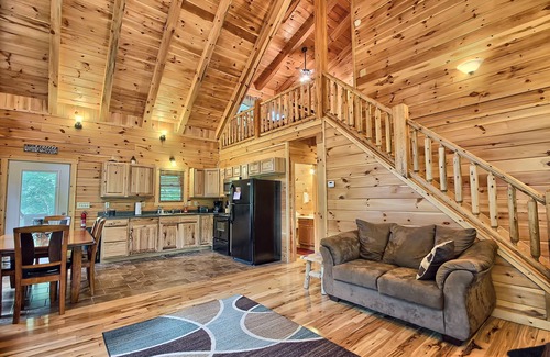 Logan Cabin | Cospetto - Lovely Log Lodge in the Hocking Hills