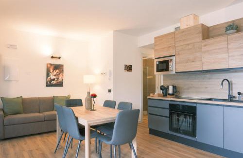 Zorzino Apartment | Costa blu - Pool and terrace overlooking the lake